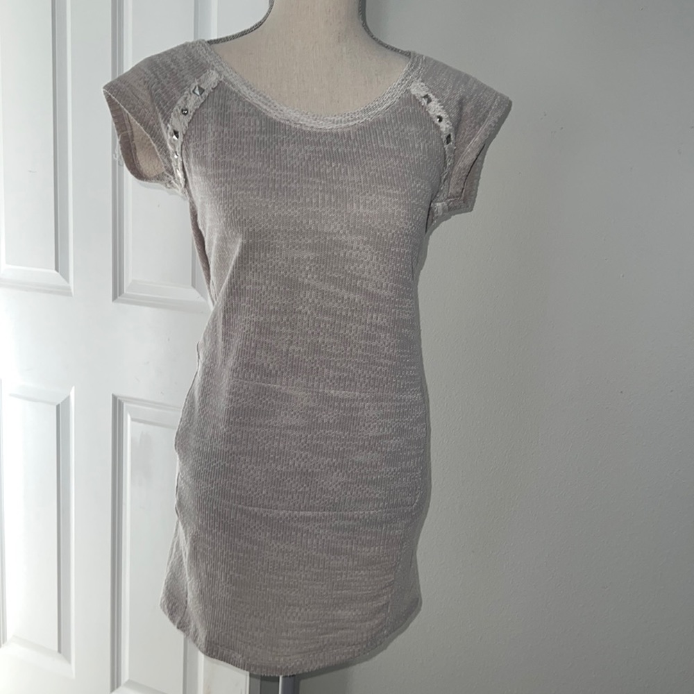 Benetton- beautiful oatmeal color short dress with pockets, a slimming cozy fit!
